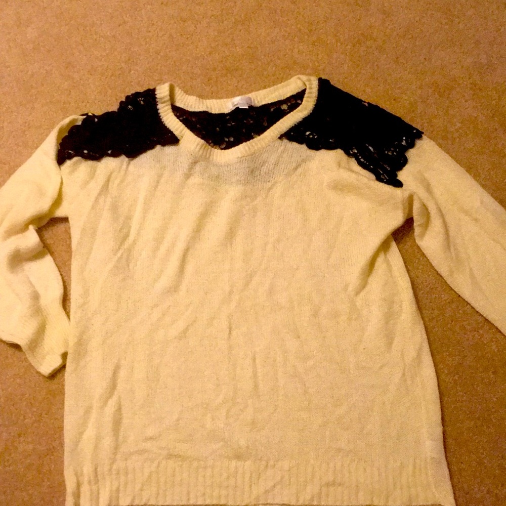Charming Charlie size Medium EUC only two marks on the sleeves